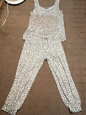 Weatherproof Gray and White Leopard Print Pajama Set
